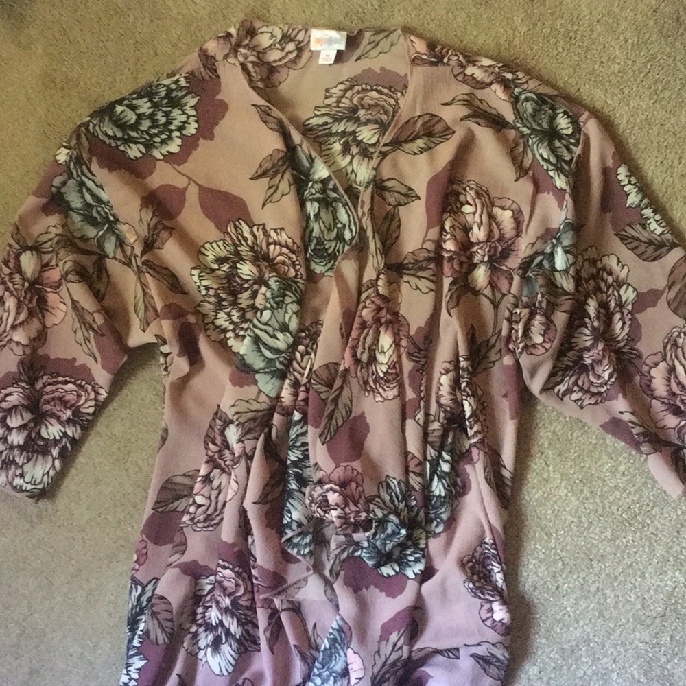Stunning LulaRoe Shirley kimono!